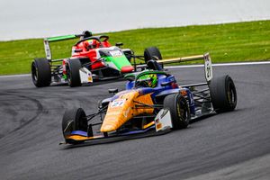 David (Motopark) wins exciting duels to take third win of the season